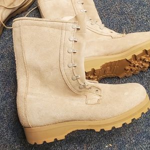 Military boots 9.5 Wellco winter weight gortex